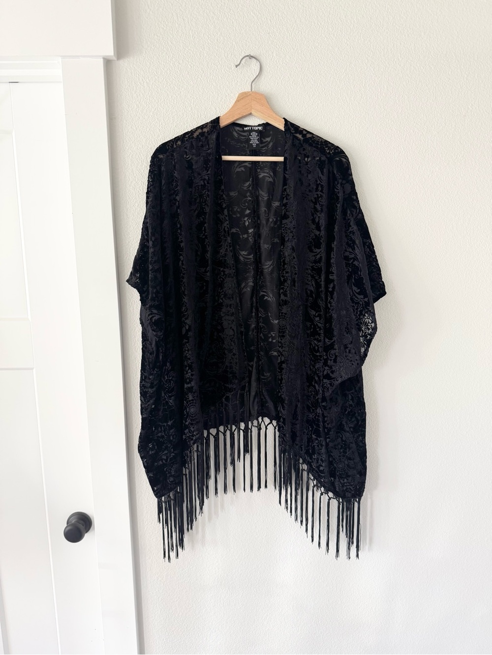 Hot Topic Black Velvet Burnout Fringe Kimono Cardigan Size LG 🕷️